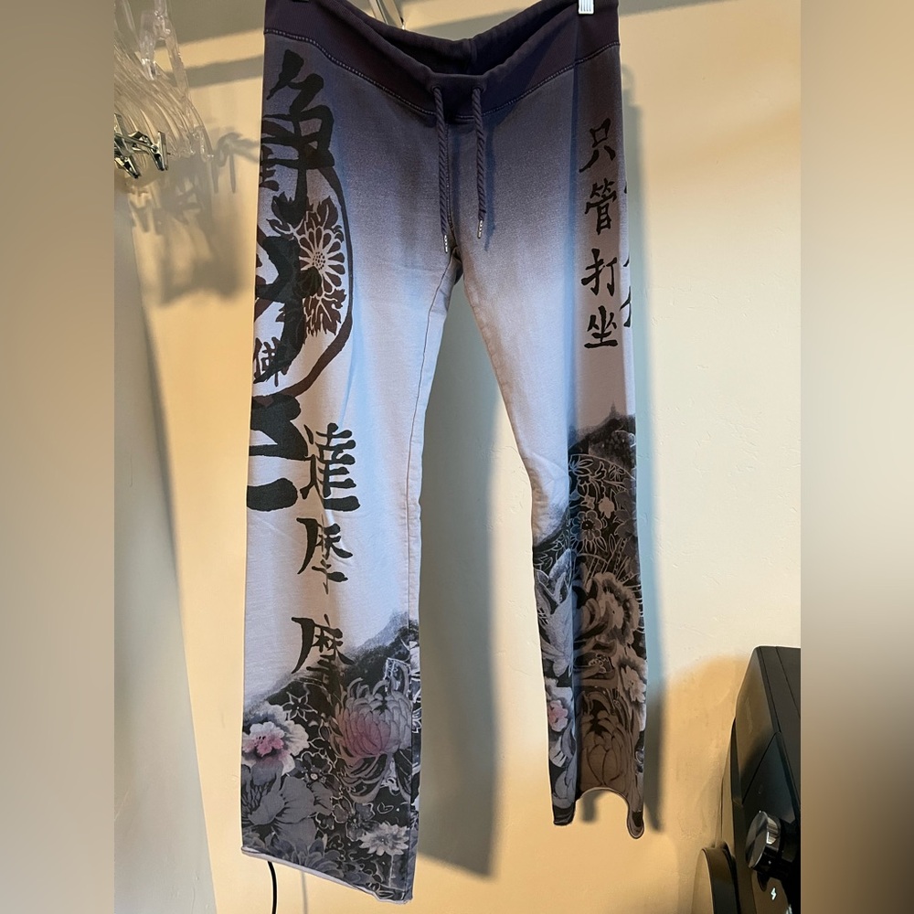 Vintage Lucky Brand Asian-Inspired Sweatpants
Size Medium - Purple-full length